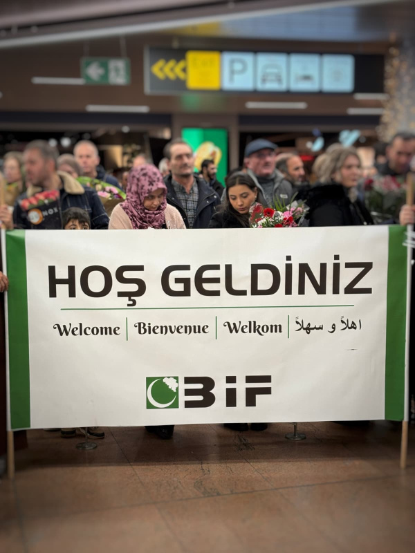 İki kafile halinde gelen umrecilerimiz coşkuyla karşılandı